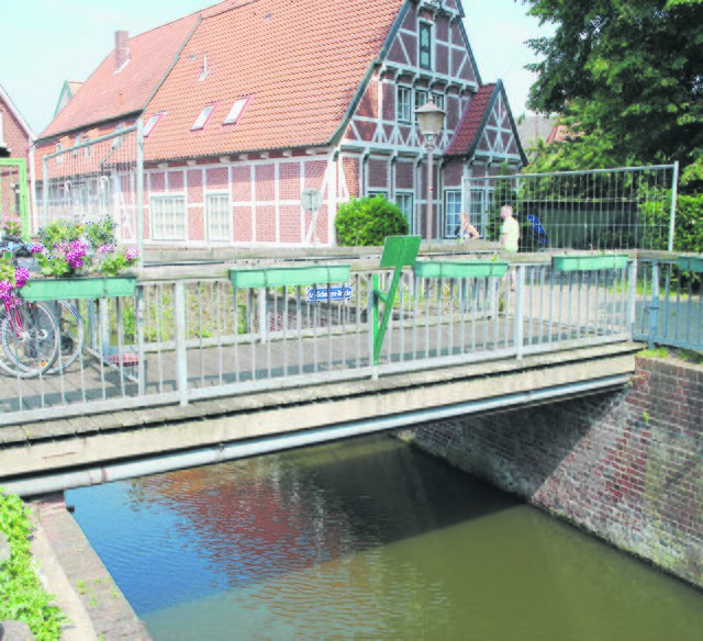 Ein Schmuckstück ist sie nicht: die Arp-Schnitger-Brücke an der St. Matthias-Kirche. Dass sie seit drei Jahren gesperrt ist, ist das größere Ärgernis