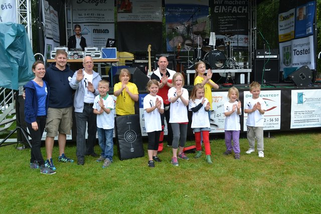 Die Selbstverteidigungsgruppe mit Grete Marsiske und Dennis Scheepker sowie Wolfgang Müller (v. li.) und Michael Müller (hinten)