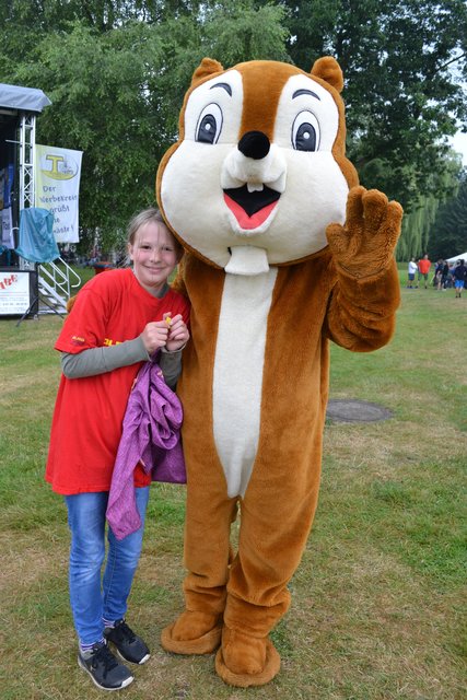 Auch Rabea (10) von der DLRG fand Ekki zum Kuscheln