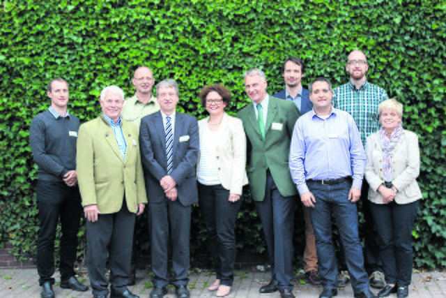 Die Köpfe hinter dem Projekt: (v. li.)Christian Schulz (NW-FVA), Norbert Leben, Friedrich Gregorius (beide FwV Nordheide-Harburg), Prof. Dr. Michael Köhl (Uni Hamburg), Monika Arzberger (Moderatorin), Martin Hillmann (LWK Niedersachsen), Michael Kralemann (3N), Jonas Krause, Jan-Hendrik Hofmann (beide LWK Niedersachsen) sowie Dr. Marie Luise Rottmann-Meyer (3N)