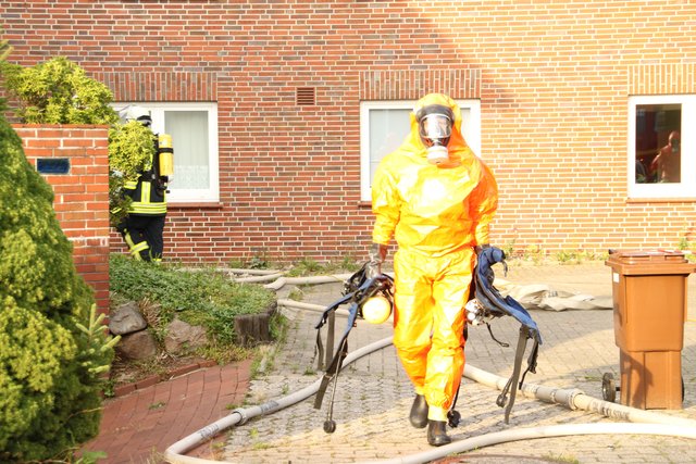 Das Haus darf nur mit Schutzkleidung betreten werden