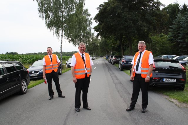 Die Feuerwehr regelt den Verkehr