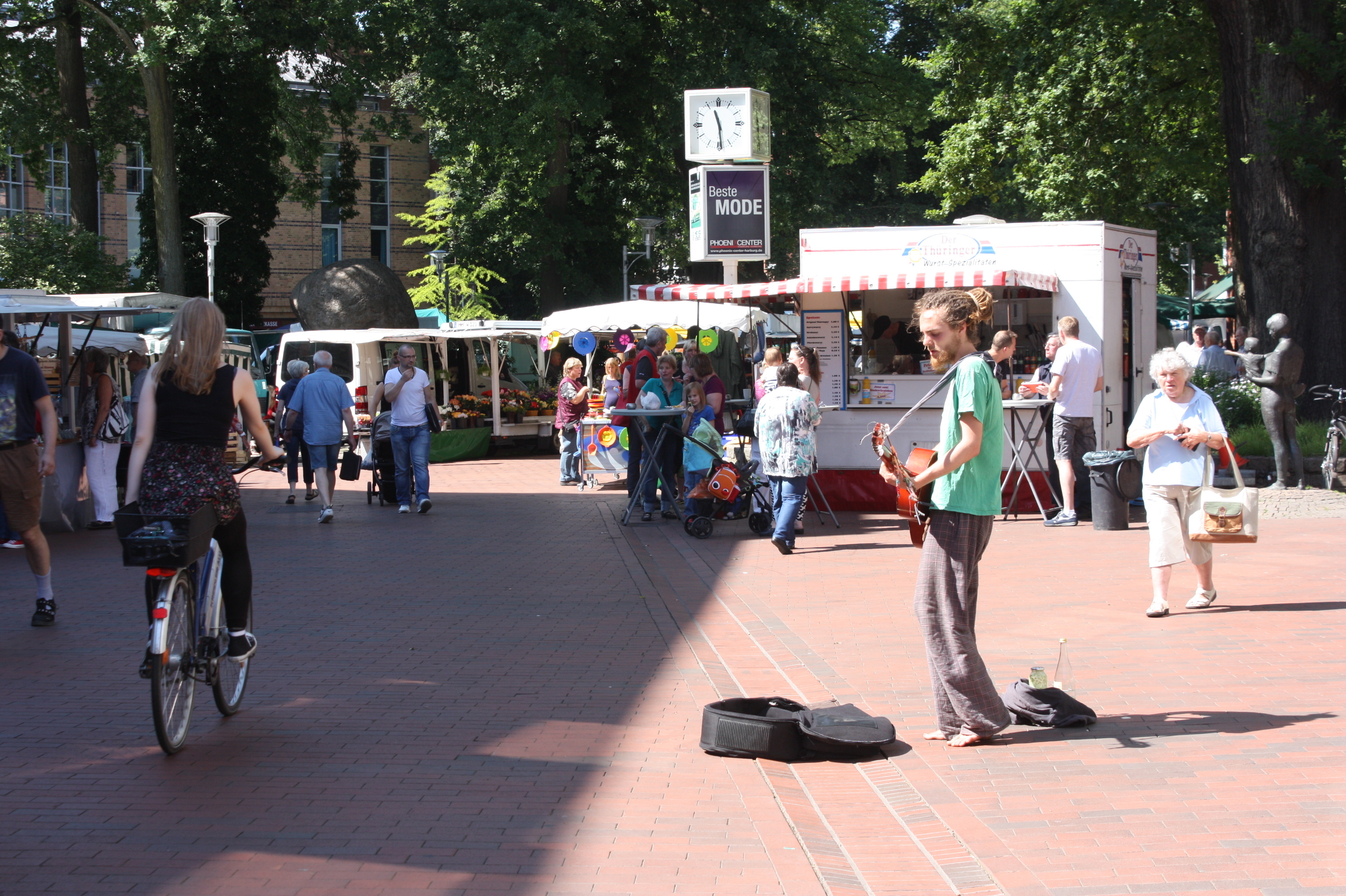 Bald ein Bild der Vergangenheit? Straßenmusiker sollen künftig nicht mehr auf dem Buchholzer Wochenmarkt spielen