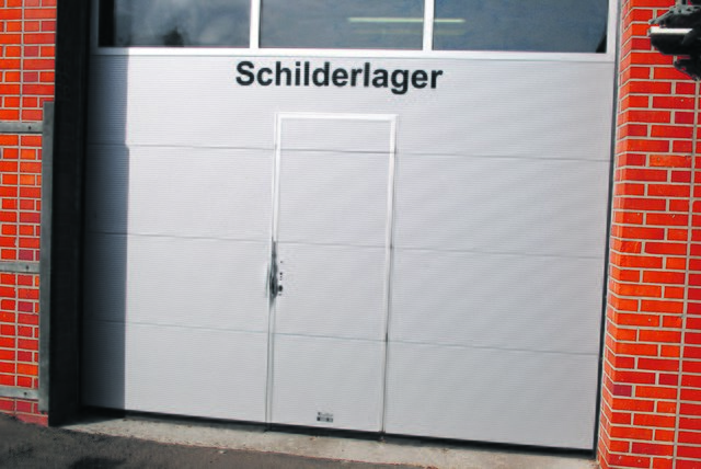Die Täter brachen sämtliche Hallen auf dem Betriebsgelände auf