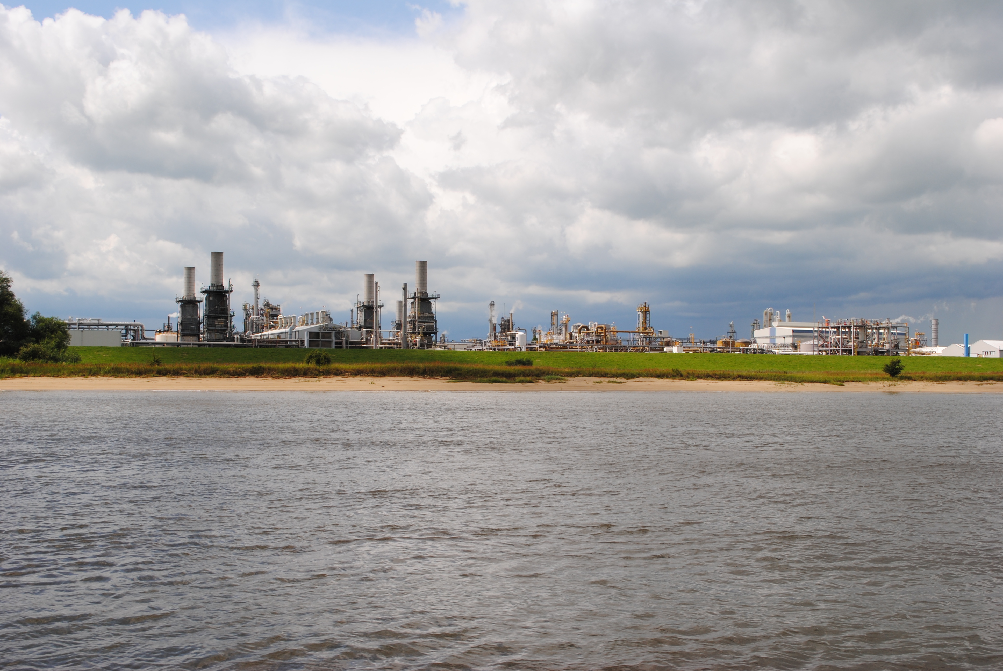 Die Dow Skyline von der Wasserseite aus