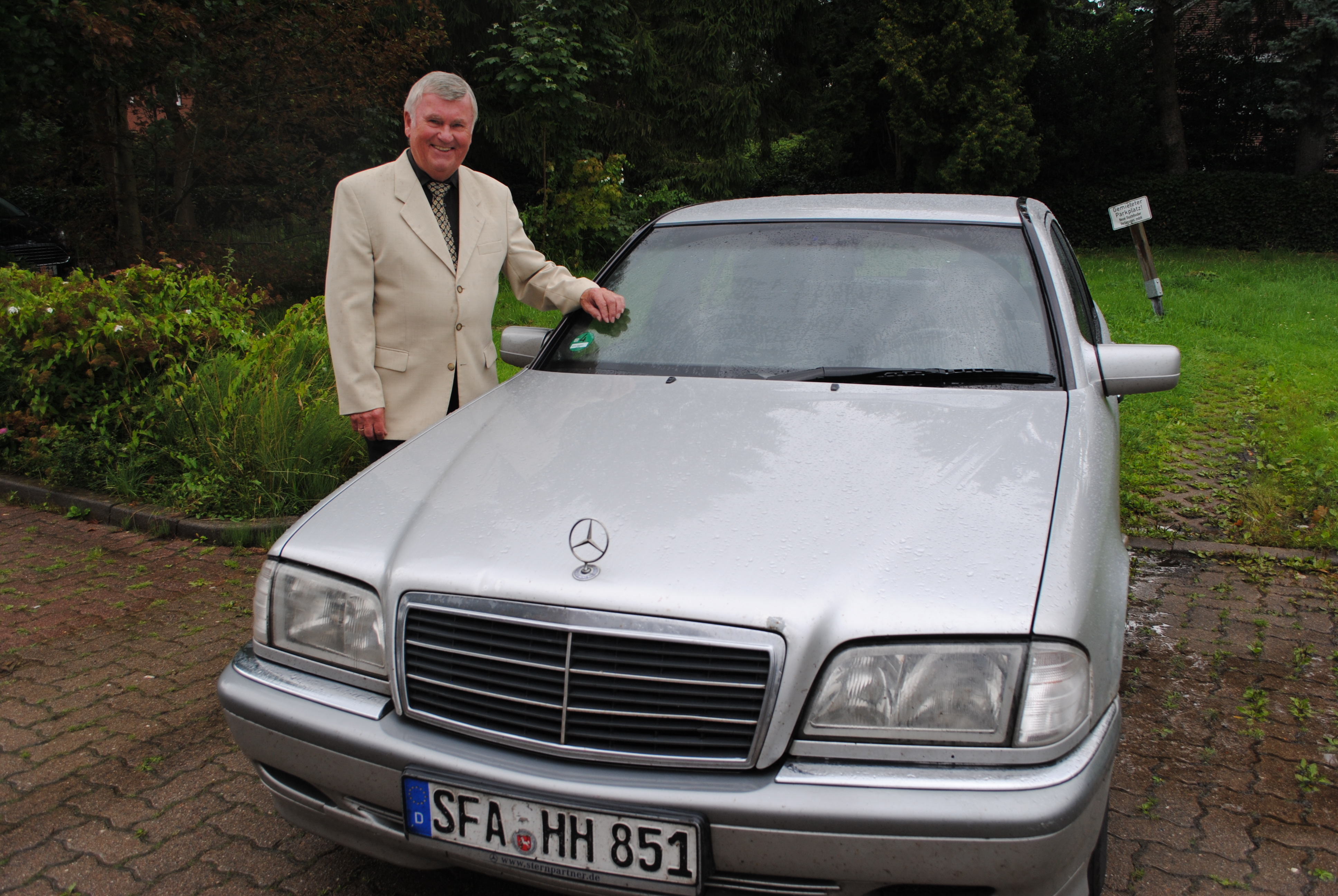 Für Hans-Hermann Holst ist der Mercedes ein treuer Freund der Familie geworden