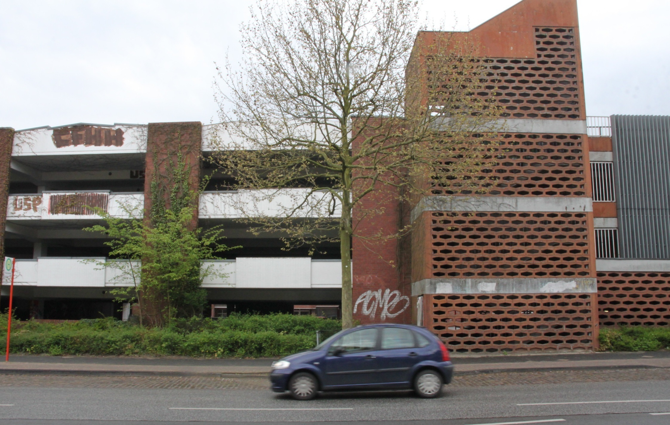 Zu Abriss und Neubau des Parkhauses auf Kosten der Stadt gehen die Meinungen weit auseinander