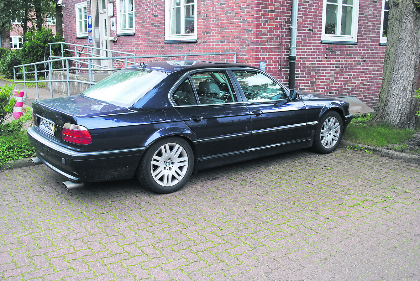 In diesem BMW, den die Polizei sichergestellt hat, wurden die beiden mutmaßlichen Haupttäter festgenommen