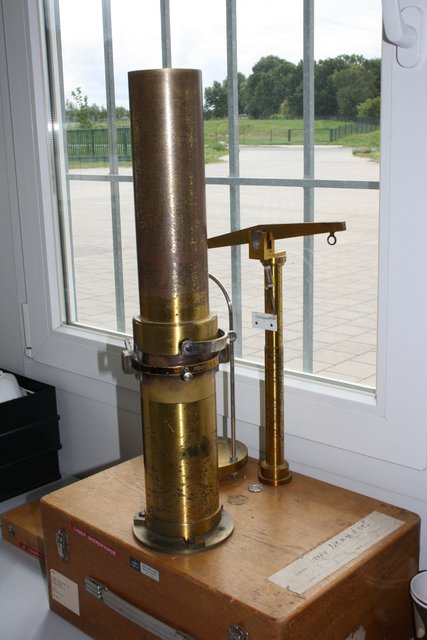 Ein Relikt, dass bei der Ernte immer noch eine Rolle spielt. Mit diesem Getreideprober Baujahr 1938 werden noch heute Mengen für Qualitätsproben abgemessen