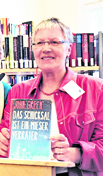 Christel Lemm verkündet im Juni 2013, dass John Green den "Bullen" gewonnen hat