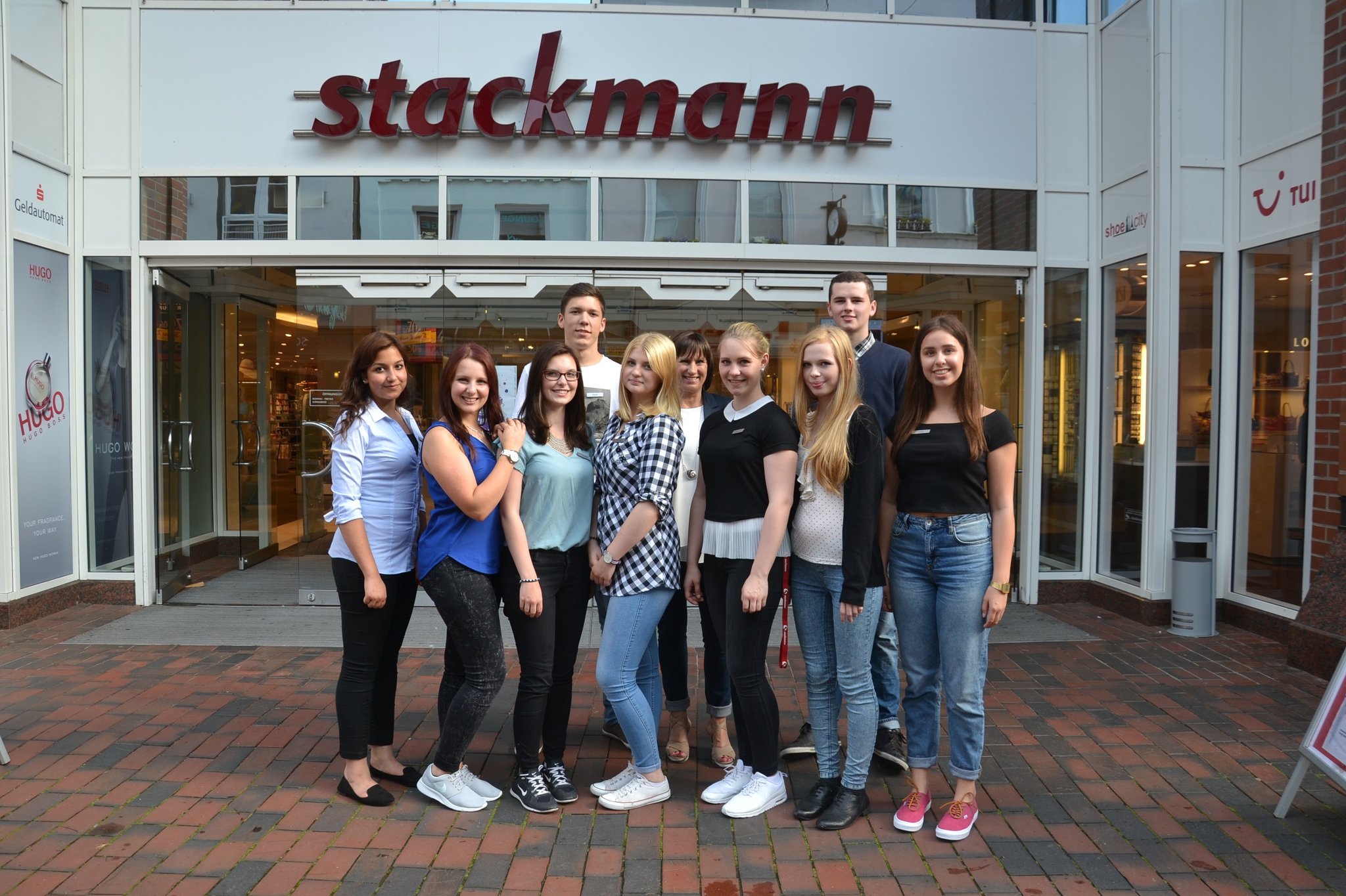 Stackmann Langzeitpraktikanten und Azubis starten beim Modehaus Stackmann - Buxtehude