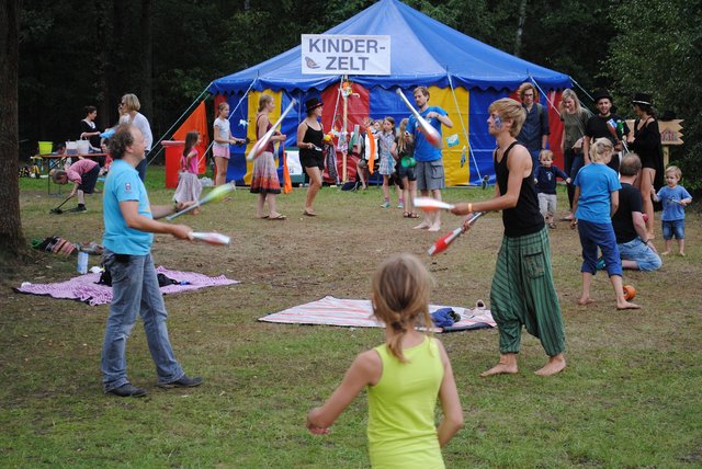 Jonglieren und mehr: Die Spielfläche rund ums Kinderzelt hatte viel zu bieten