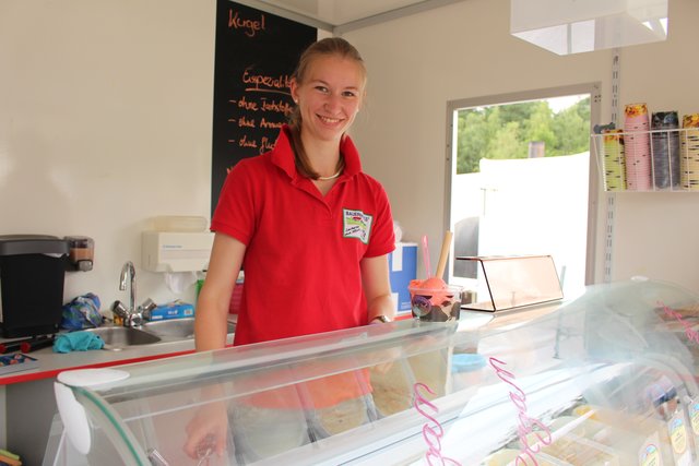 Kühler Genuss: Aus Salzhausen gab es schmackhaftes Bauernhof-Eis | Foto: ab