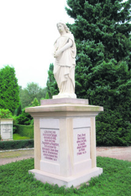 Der Tostedter Friedhofsengel im September 2012