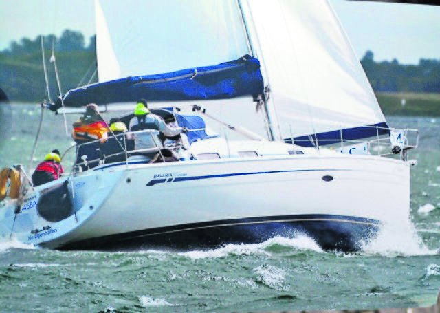 Skipper Holger Grundt mit der "Bavaria 37 Cruiser" während der Regatta
