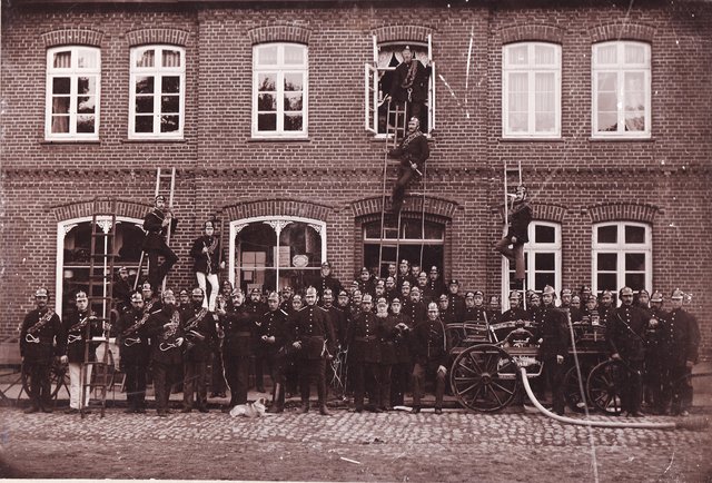 Historische Aufnahme aus der Anfangszeit: die Feuerwehr im Jahr 1891 | Foto: Freiwillige Feuerwehr Salzhausen