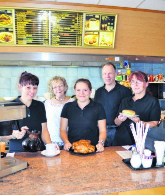 Renate und Bernd Klaukien (hinten) mit ihrem Team (v. li.): Anna, Patrycja und Daniela