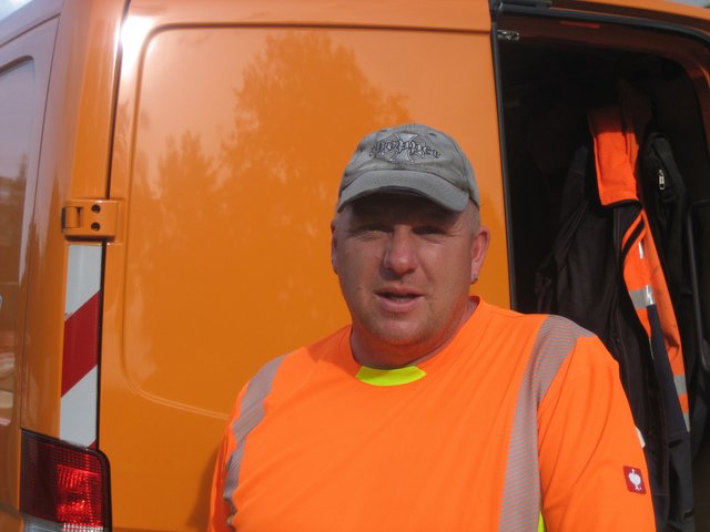 "Wir liegen etwa vier Wochen vor dem Zeitplan", sagt Enrico Rodenberg. Er ist für den Straßenbau verantwortlich | Foto: Jens Oldach