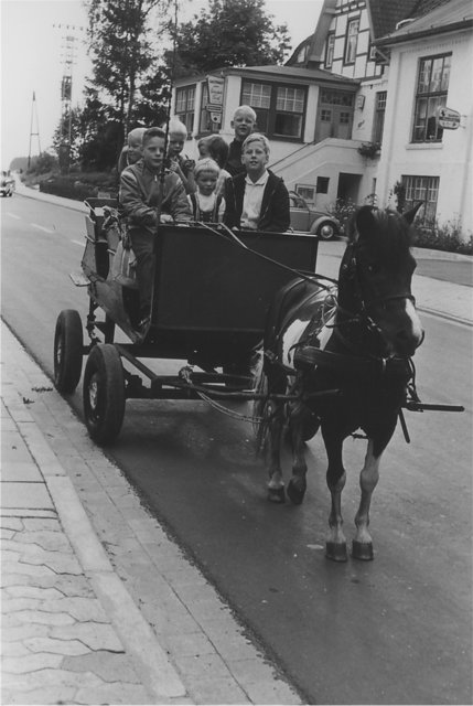 Ein Bild aus der 1960er Jahren: Damals waren noch vermehrt Kutschen im Einsatz | Foto: Jens Oldach