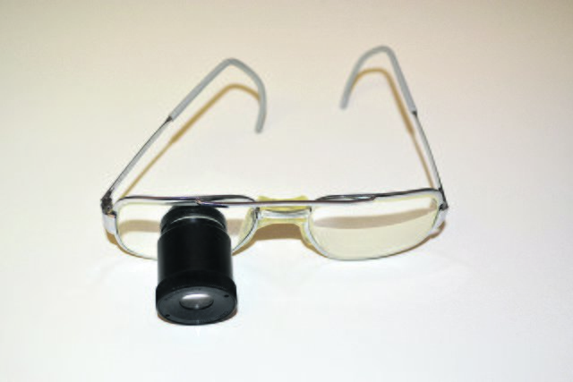 So sieht eine Lupen-Brille aus