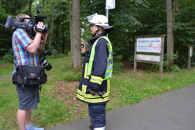 Gefragter Ansprechpartner: Kreisfeuerwehr-Sprecher Matthias Köhlbrandt (re.) | Foto: bim