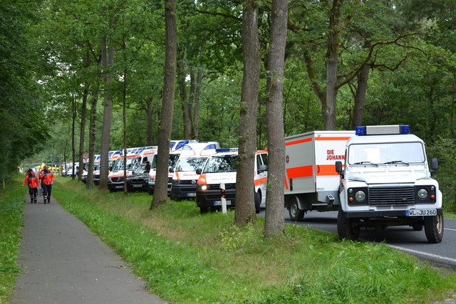 Helfer aus den Landkreisen Harburg und Heidekreis sowie aus Hamburg sind im Einsatz | Foto: bim