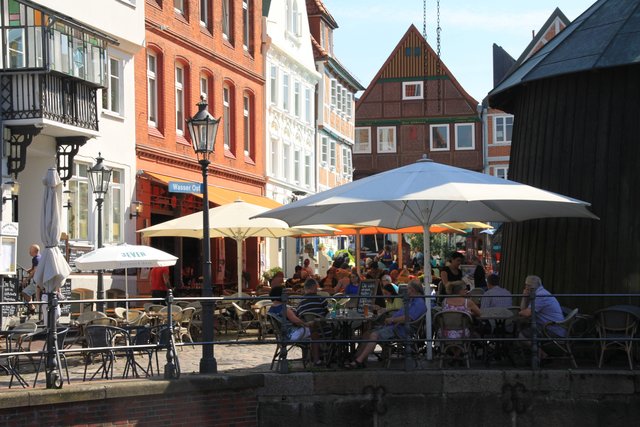 Außengastronomie am Wasser Ost