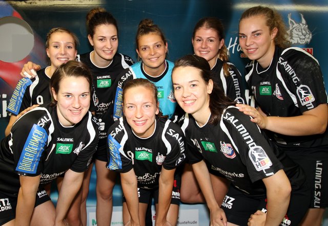 Die Neuzugänge bei den Handball- „Luchsen“ der SGH Rosengarten – BW Buchholz (hintere Reihe v.l.): Katherina Naleschinski, Zorika Despodovska, Mareike Vogel, Jill Meijer, Meike Schult; vorne (v.l.): Leonie Limberg, Jennifer Winter und Melissa Luschnat