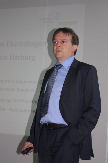 Informierte über die neue Flüchtlingsunterkunft: Thorsten Völker vom Landkreis Harburg