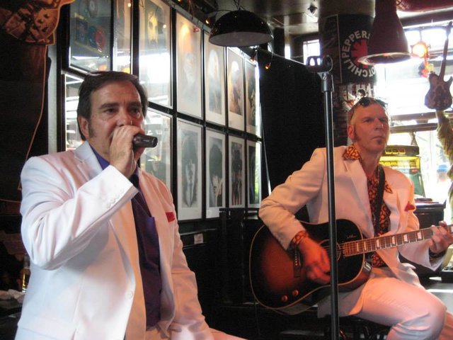 Das "Duo Hossa" bei einem Auftritt in der Musikkneipe "Zwick" St. Pauli | Foto: Duo Hossa
