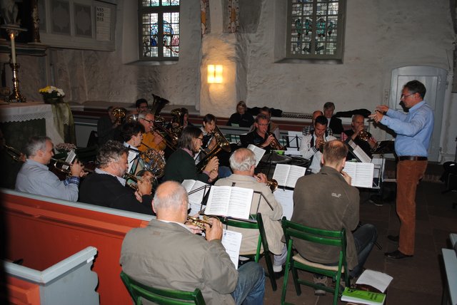 Beim Auftakt-Gottesdienst in der Kirche: die Posaunenspieler aus Gödenstorf und Toppenstedt unter der Leitung von Rolf Meyer