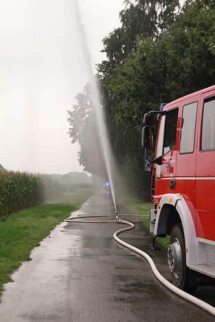 Löschleitung auf einem Wirtschaftsweg