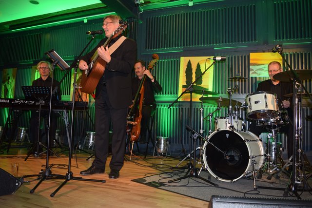 Dieter Kindler mit Band: Benefiz-Konzert von Dieter Schewe im Marstall