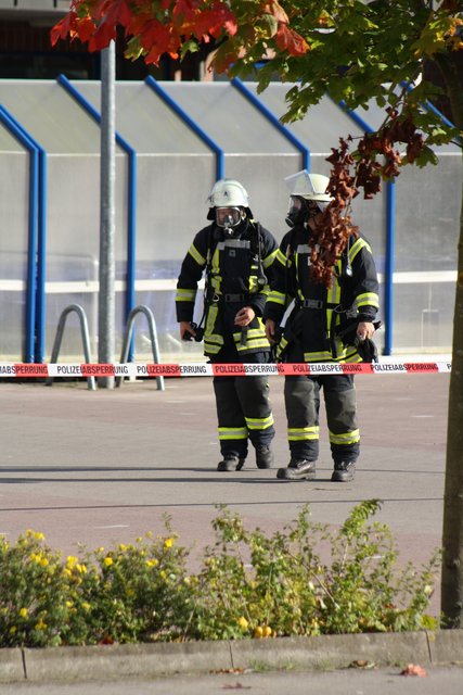 Mitglieder der Freiwilligen Feuerwehr nahmen in den Supermärkten Messungen vor