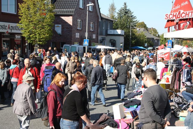 Zehntausende Besucher bummelten über den Flohmarkt