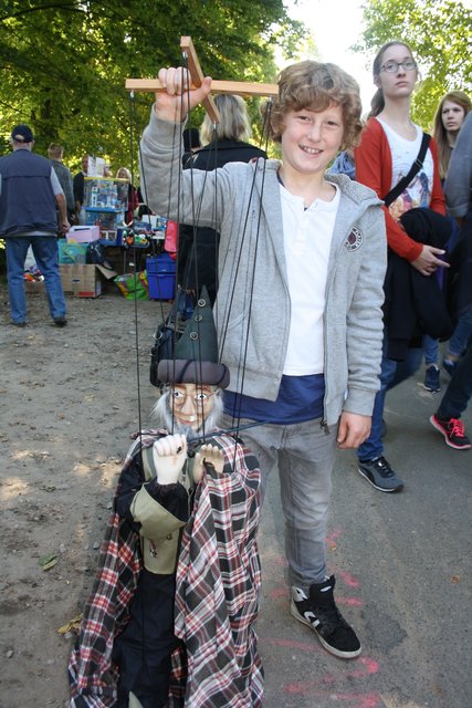 Er ließ die Puppen tanzen