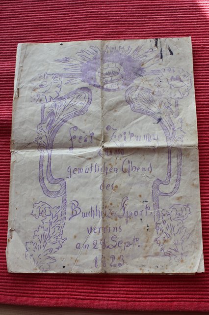 Die Festschrift ist in lila Matrizenfarbe gestaltet