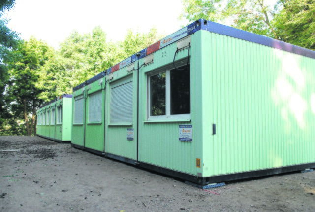 Die ersten Wohncontainer stehen bereits. Weitere werden folgen