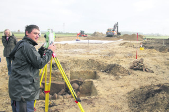 Nimmt das Gelände genau ins Visier: Vermessungstechniker Marco Bialucha