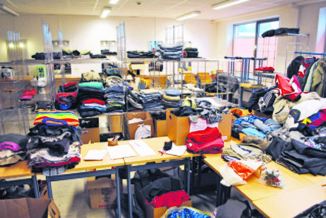 In der Schule wurde eine Kleiderkammer eingerichtet