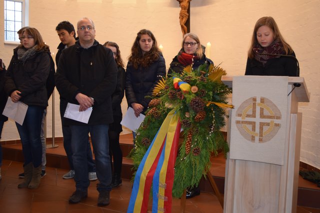 Gaben einigen Vertriebenen durch Geschichten eine Stimme: Die Schüler des Winsener Gymnasium gestalteten den Festakt mit