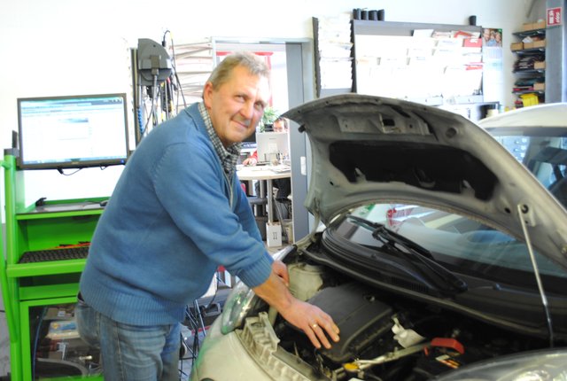 Hans-Wilhelm Elmers vom Autohaus Elmers in Sauensiek bietet kompetente Dienstleistungen rund ums Auto