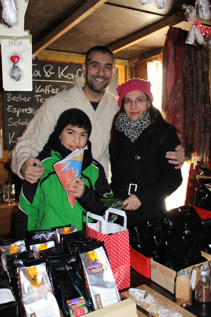 Ali-Reza Djassemi, seine Frau Barbara und Sohn Marlon verwöhnten die Besucher mit Schokoladen-Salami