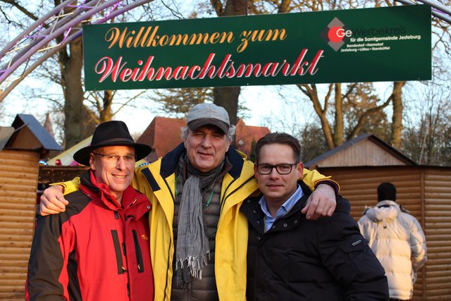 Edgar Romanowski (v. li.), Bernd Jost und Henning Erdtmann zeichneten für den Jesteburger Weihnachtsmarkt verantwortlich