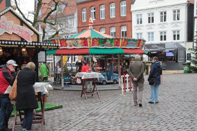 Das Kinderkarussell auf dem Stader Weihnachtsmmarkt