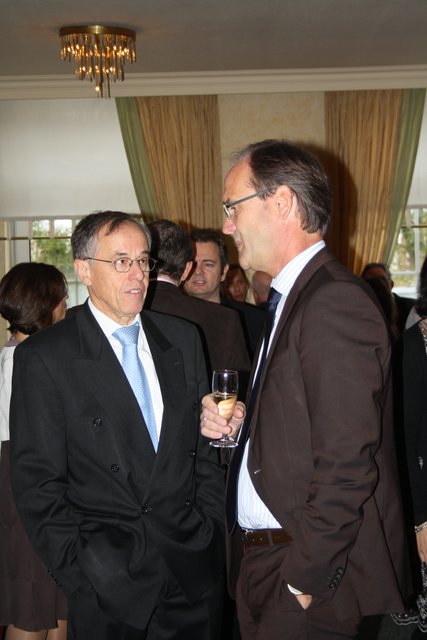 Im Gespräch: Wilfried Geiger (li.), Buchholz' ehemaliger Bürgermeister und Vorstandsmitglied bei Blau-Weiss, und Dr. Hans-Heinrich Aldag, Waldklinik-Chef und CDU-Kreistagsmitglied