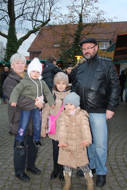 Elvira und Waldemar Kowalski waren mit ihren Enkelinnen (v. li.) Aurora, Laura und Sophia in Hanstedt unterwegs