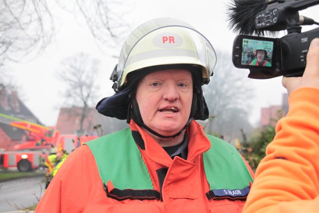 "100 Helfer im Einsatz": Stades Feuerwehrsprecher Stefan Braun