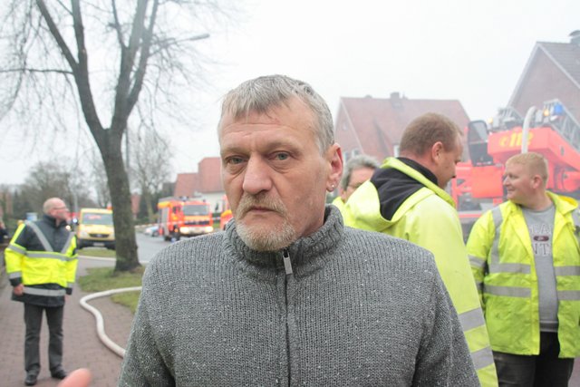 Rettete sich durchs Schlafzimmerfenster: Mieter Gerd Mundt. Er geht von Brandstiftung aus: "Denn die Wohnungen waren technisch einwandfrei"