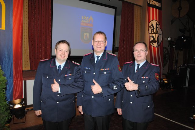 Sie waren 1982 Gründungsmitglieder der Salzhäuser Jugendfeuerwehr und haben heute führende Positionen im Wehrkommando (v. li.): Gruppenführer Thomas Diekert, Ortsbrandmeister Stephan Boenert und dessen Stellvertreter Lars Schulenburg